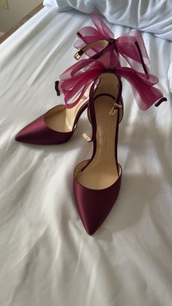 Bow heels