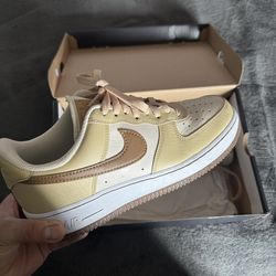 Nike Airforce 1 ‘07 LV8. Pearl White / Ale Brown -sesame