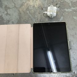 Apple Mw6l2ll/a 7th Gen I Pad W/ Case And Charger 