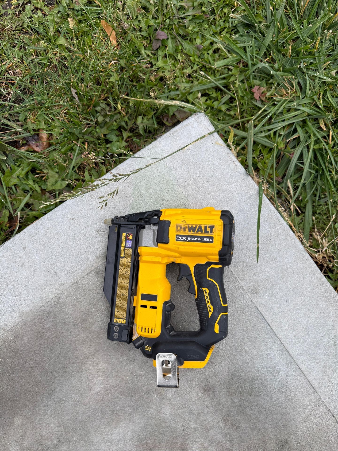 ATOMIC 20V MAX Lithium Ion Cordless 23 Gauge Pin Nailer Tool Only