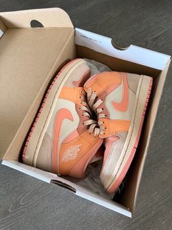 Women’s Air Jordan 1 Mid “Atomic Orange/Apricot Agate” Size 7