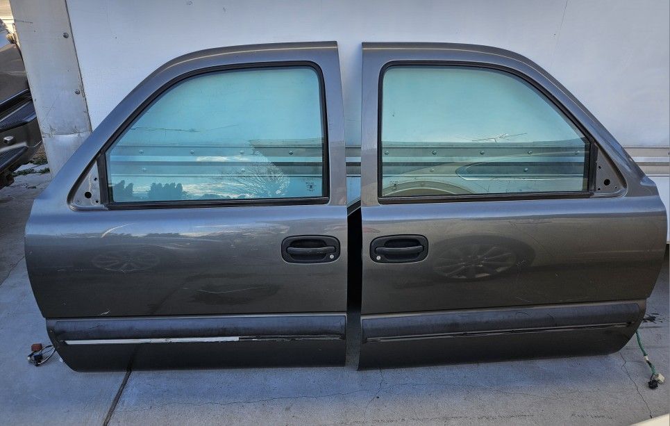 5 Doors Off A 2002 Chevy Suburban