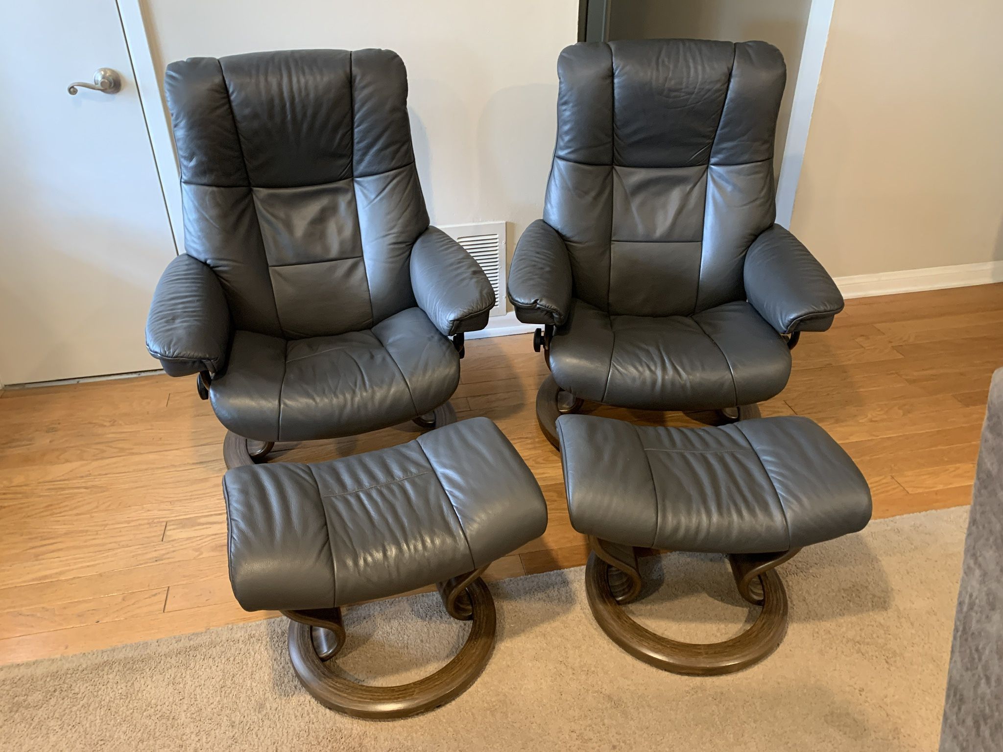 2 Stressless Chairs + Ottomans