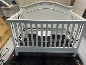 DaVinci Charlie 4-in-1 Convertible Crib – White | GREENGUARD Certified  ✨ BRAND NEW – NEVER USED!