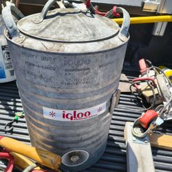 Vintage Igloo 5 Gallon Galvanized Water Cooler Houston TX Tight Seal
