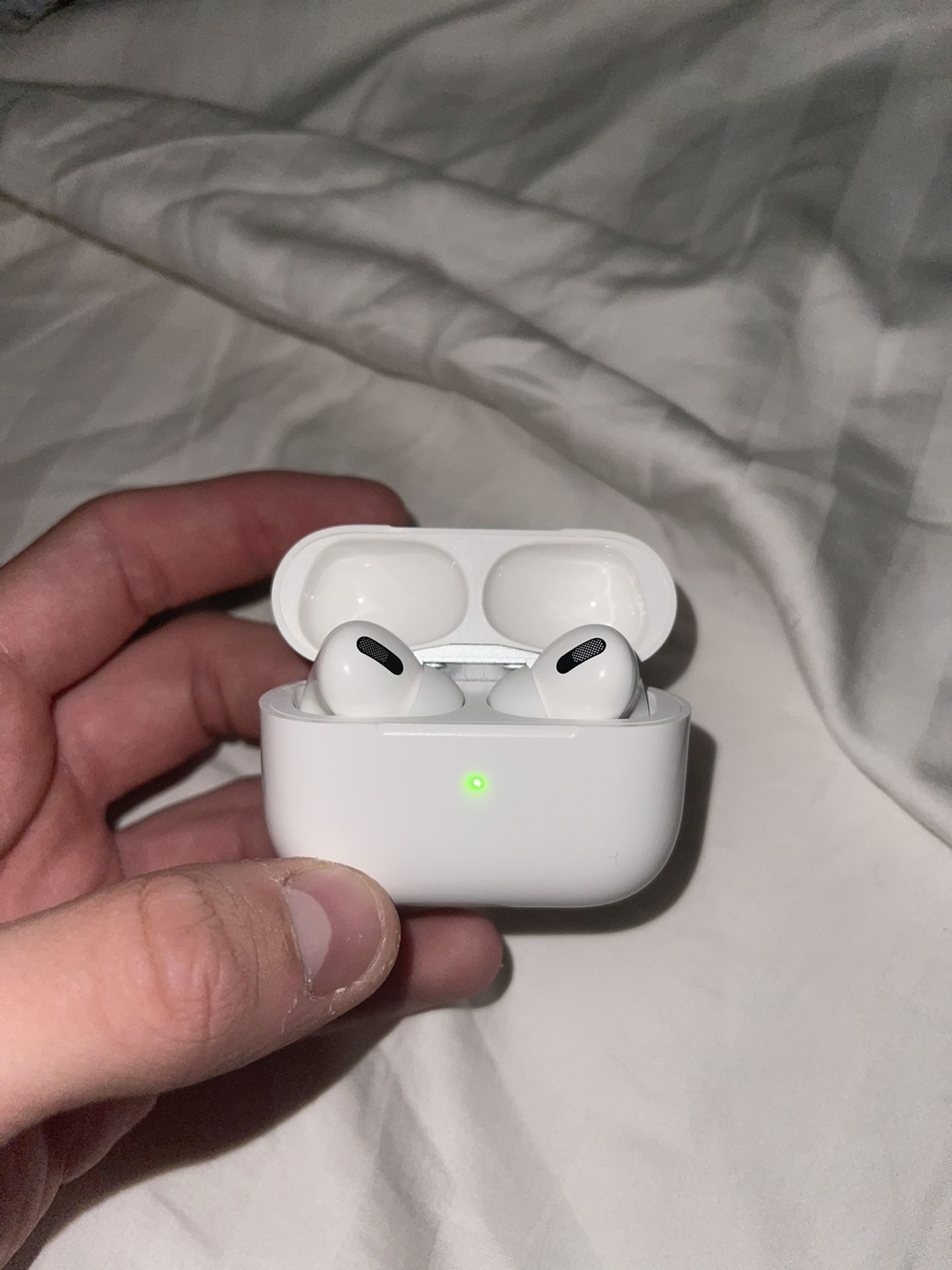 ALL THE OTHER “BRAND NEW” Airpods Are All Off Brand And Fake! These Are Real!!!Very clean AirPod Pros. (No scuff, damages or problems)