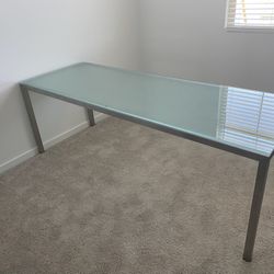 Toby Glass Table V2 W/Frosted Glass 