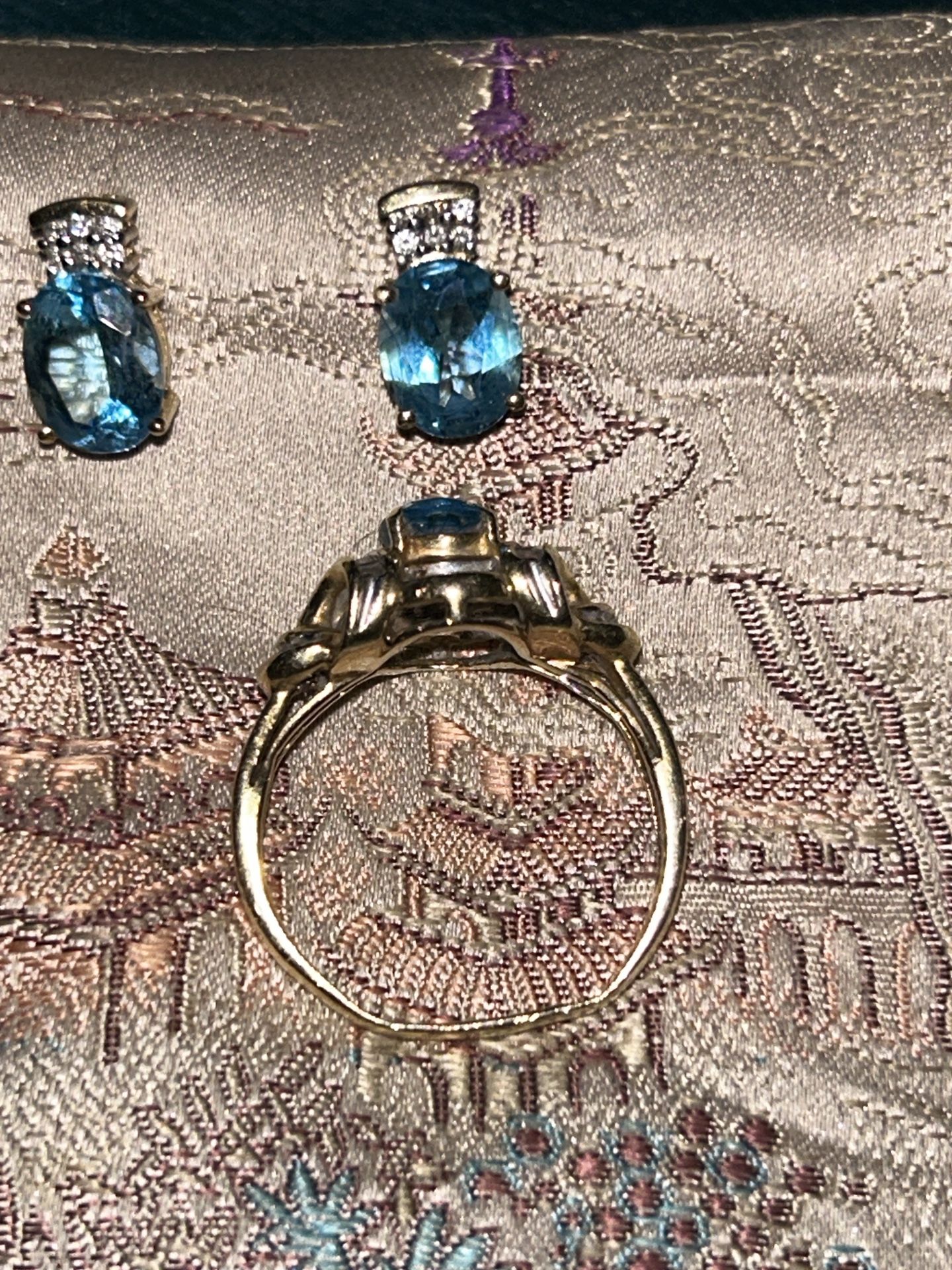 Eating And Ring Set Also Gas Necklace Pendant That Matches The Set