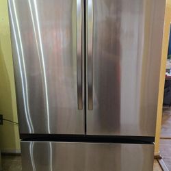Refrigerator SAMSUNG - ALMOST NEW 