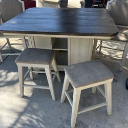 Dinner Table With Wine Rack 