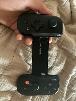Backbone One (USB-C) Mobile Gaming Controller for Android and iPhone Series 15 - Gen 2 extends big