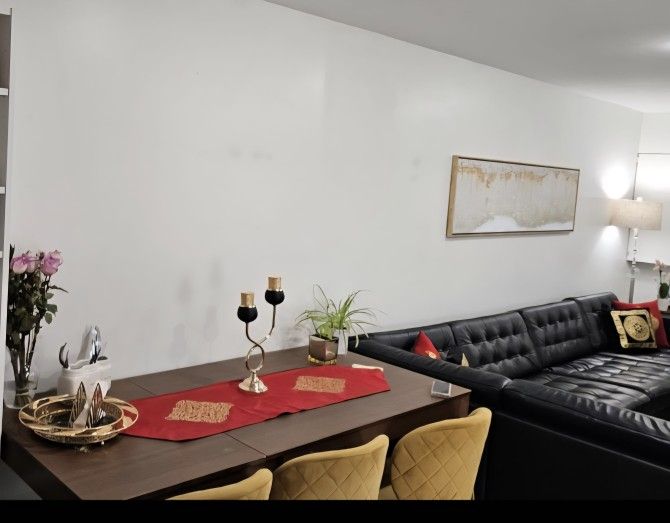 Extendable Ikea Dinning Table (with free table runner) chairs not included