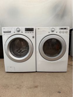 LG Washer And Gas Dryer laundry set