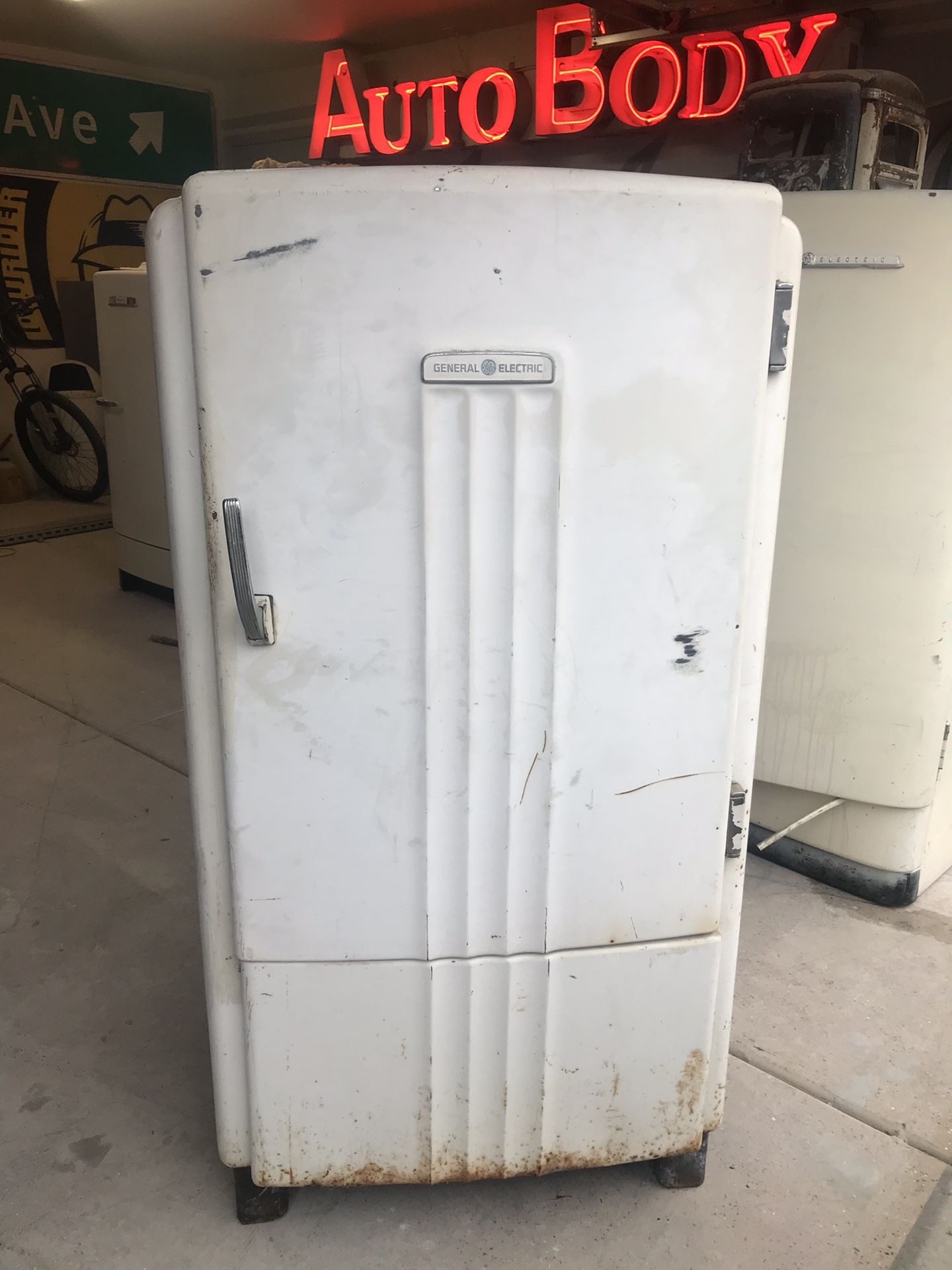 1940s general electric fridge