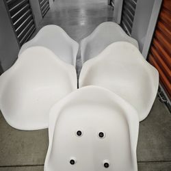 5 EAMES STYLE BUCKET CHAIR