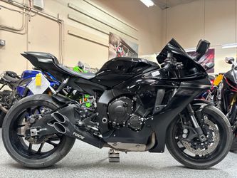 2021 Yamaha R1
