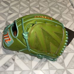 NEW Marucci Glove