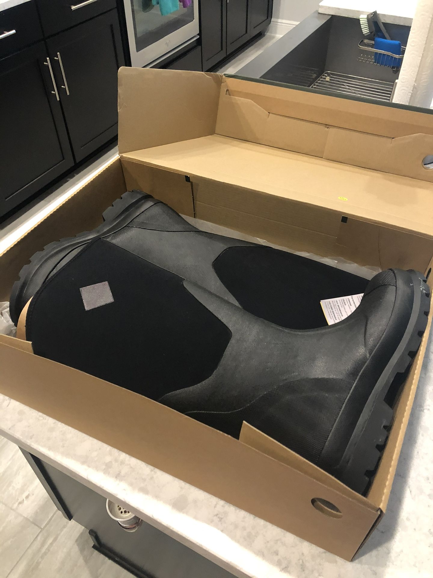 Women’s Muck Boots New In Box Size 9