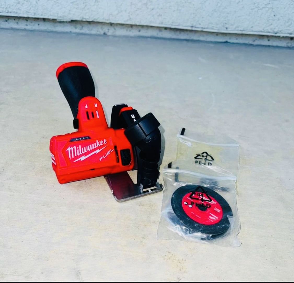 Milwaukee 2522-20 M12 Fuel 3" Compact Cut Off Tool with 3 Blades ***Tool Only**** New