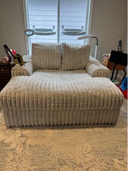 Ashley chase lounge one year old great condition