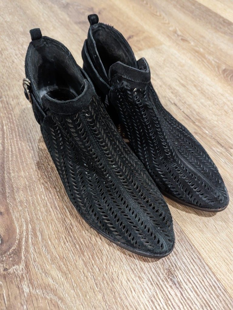 Vince Camuto size 8.5 black suede perforated dye cut ankle booties