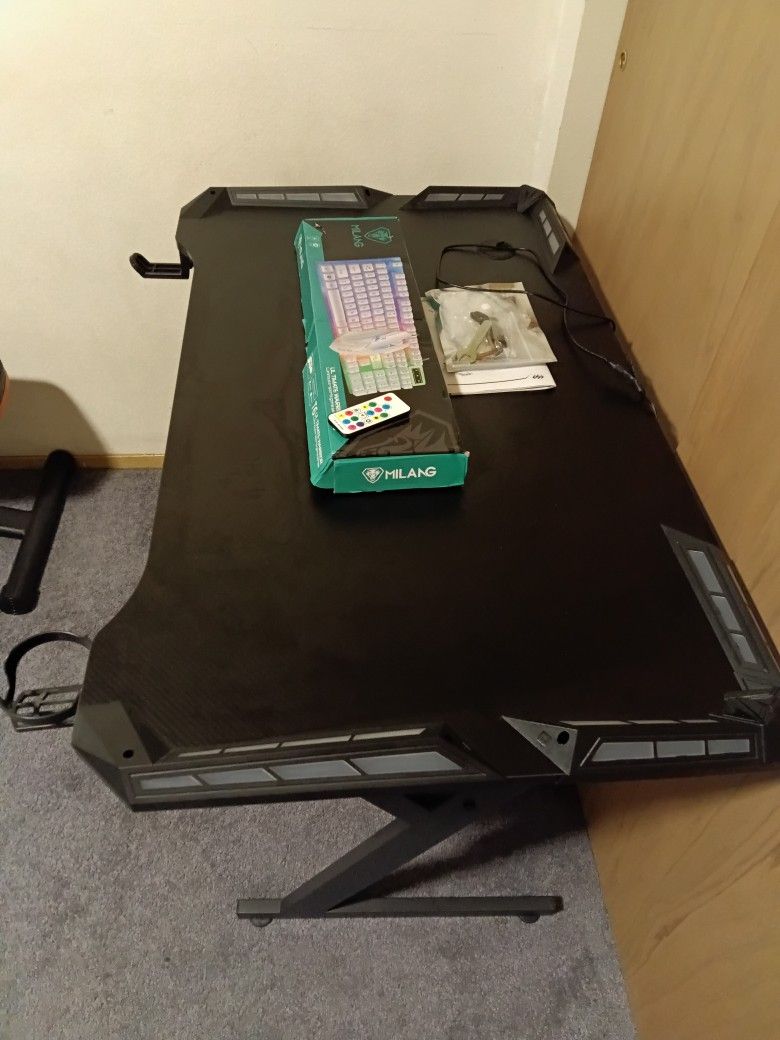 Gaming Desk & Mouse Keyboard