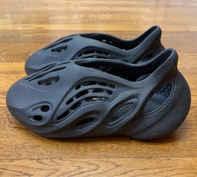 Adidas Yeezy Foam Runner Onyx Black HP8739 Men’s Size 7 Authentic Pre-Owned