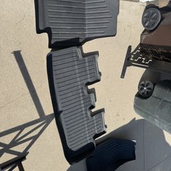 Tesla Model Y All Weather Original Mats Like New