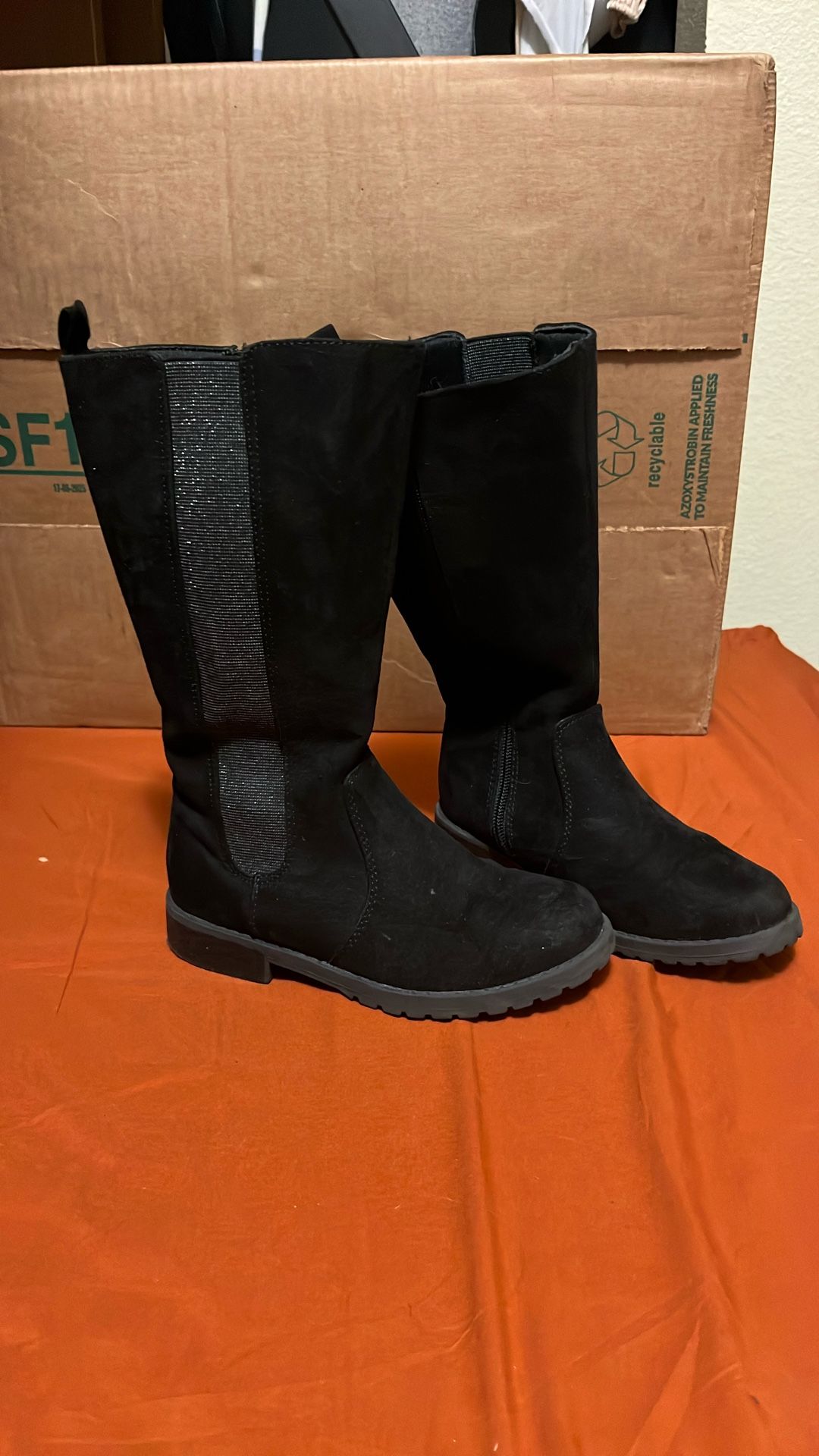 Like New Girls Knee High Boots 