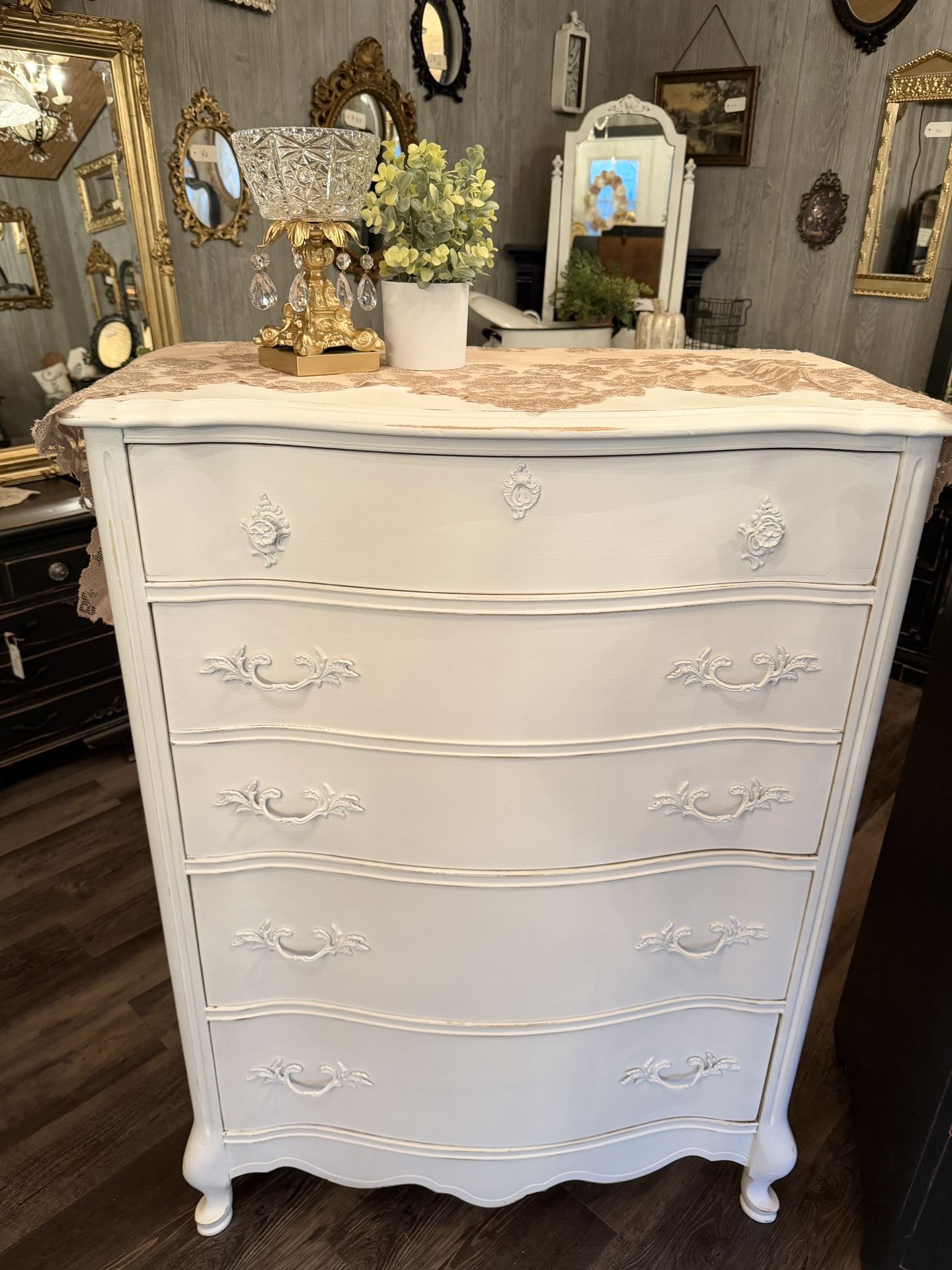 Gorgeous White French 5 Dr Dresser