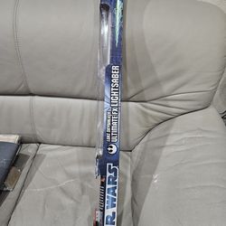 Brand new Star Wars Luke Skywalker Ultimate FX Lightsaber