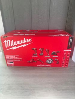 Milwaukee M18 18-Volt Lithium-Ion Cordless Combo Kit (8-Tool) with (2) Batteries Charger