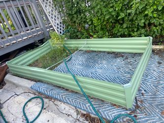 Aluminum planter frame