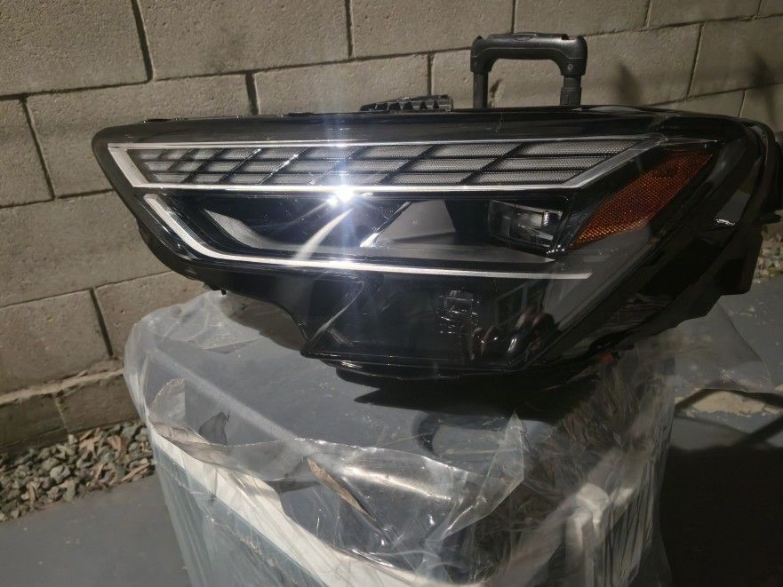 21/25 AUDI A3 S3 RS3 Sportb. Lim. Led Headlight Left 8Y0941033G