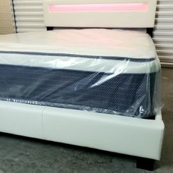 NEW QUEEN PILLOW TOP MATTRESS and BOX SPRING. Bed frame not included 👍