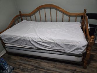 Day Bed, Trundle & Mattress