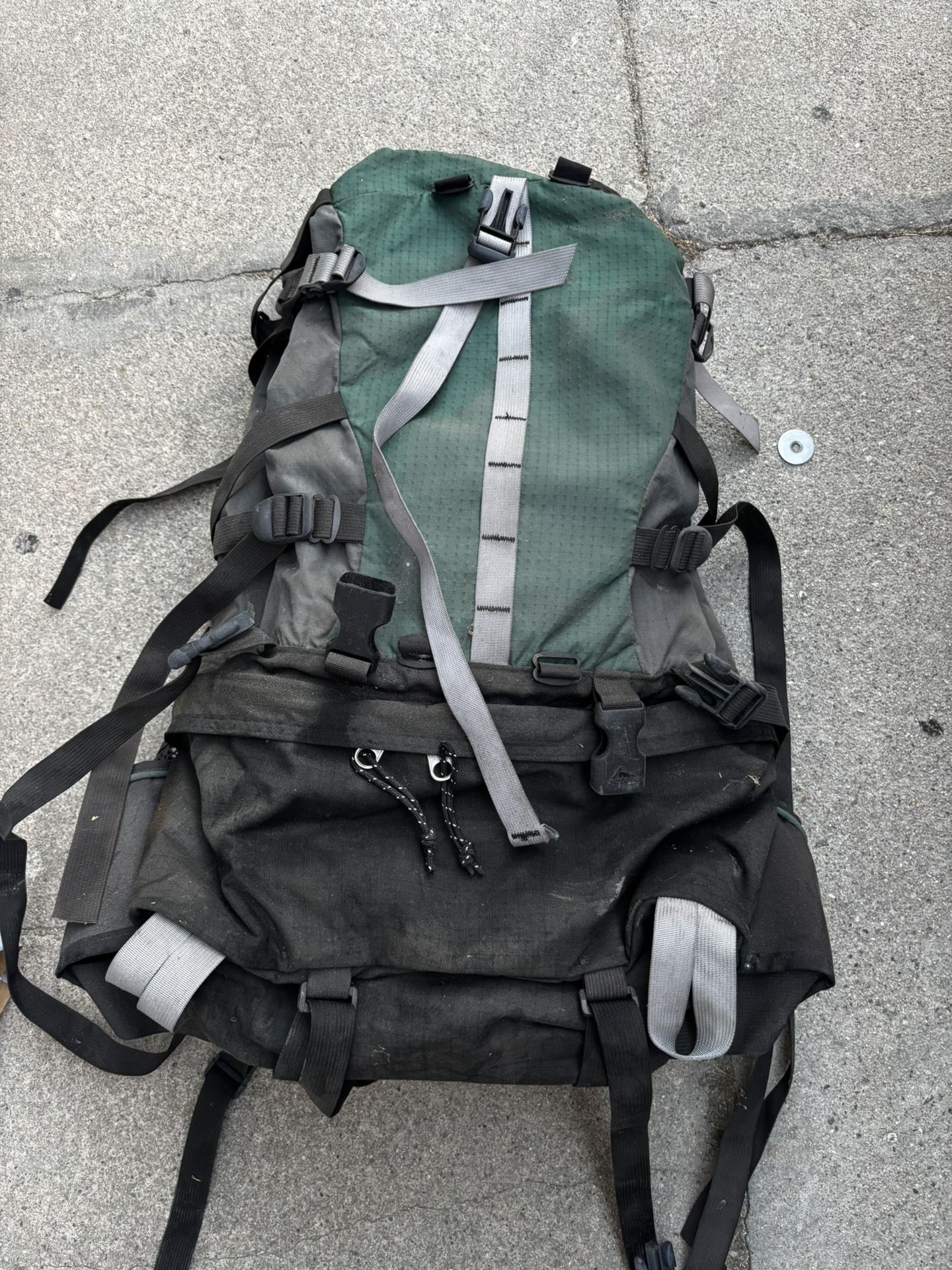 REI HIKING BACKPACK