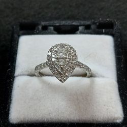 10k Solid White Gold Woman's Diamond Ring Sz 7.5 , Beautiful 10K White Gold Women's Diamond Ring Size 7.5 With 54 Total Diamonds