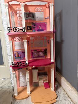Girls play house