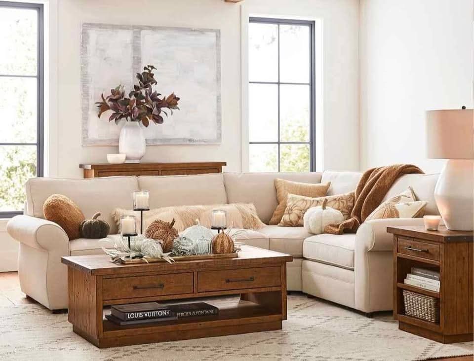 Pottery Barn Pearce Sectional Excellent Condition - Main Image