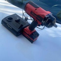 Snap On 1/2 Impact Wrench With Battery And Charger 