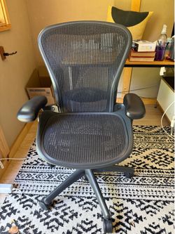 Herman Miller Arron chair. Black. Size B.
