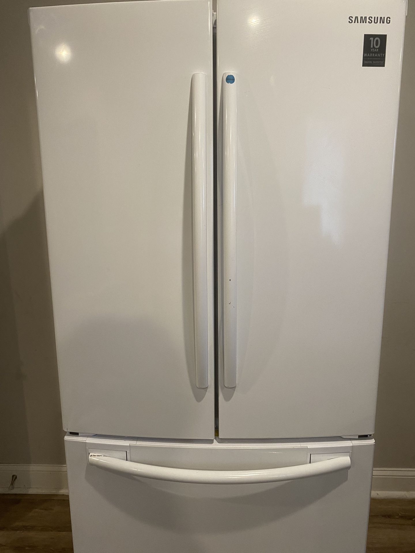 Samsang  refrigerator With Freezer At The Bottom 