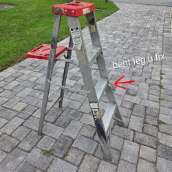 Bent leg 4 ft painters ladder