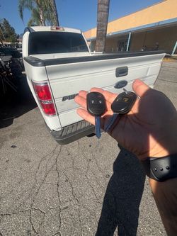 Llaves de autos car keys and remotes