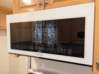 Samsung Bespoke 30 in. 2.1 cu. ft. Over the Range Microwave in White