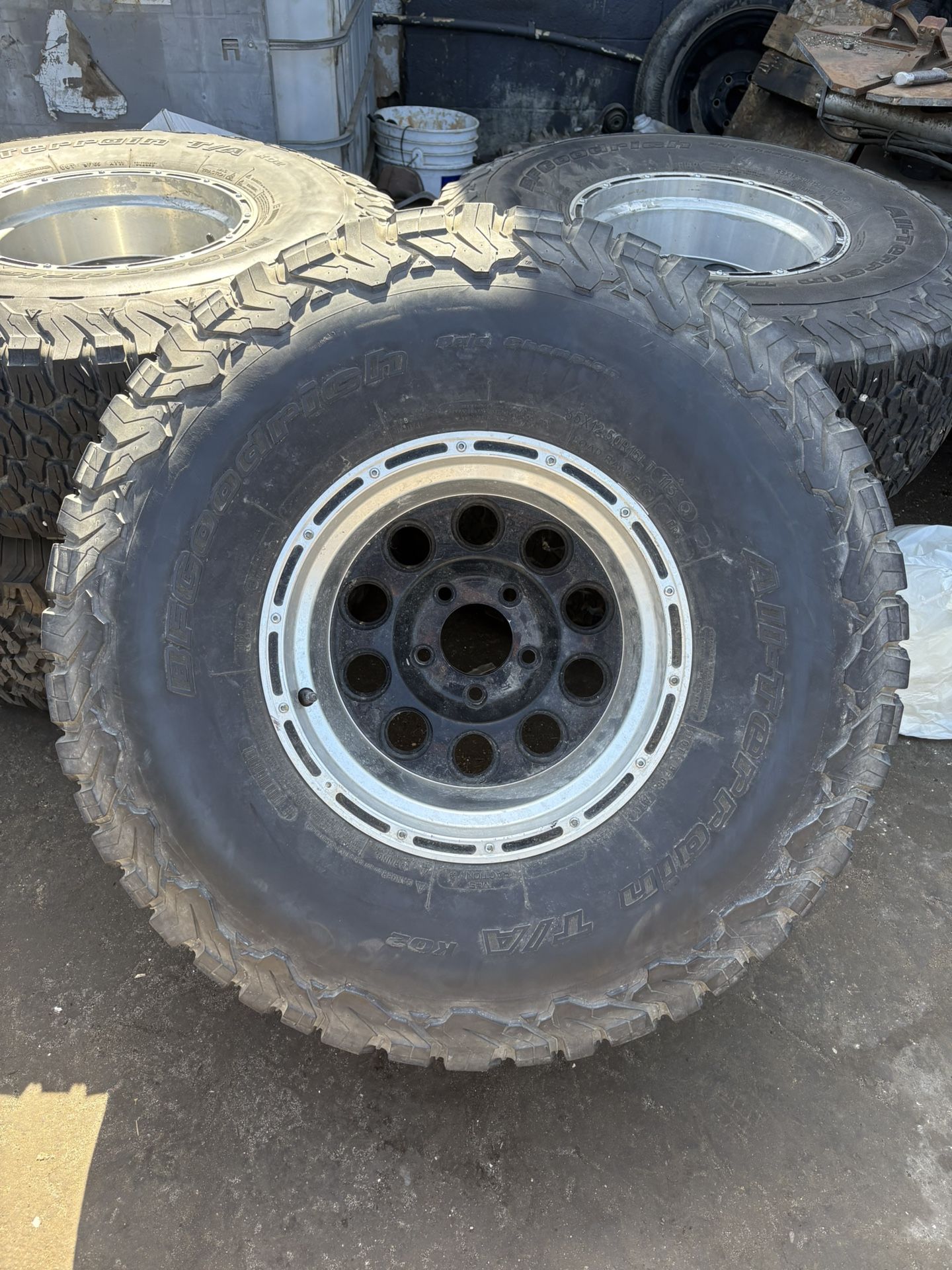 Jeep 15in Rims & 35x12.50 Tires