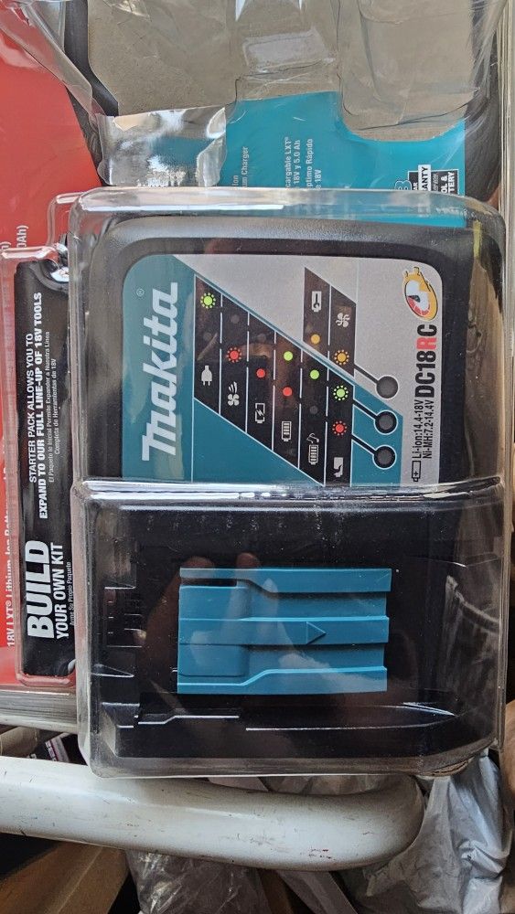 Makita Charger