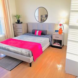 Bedroom Set Queen. Matching Chest & Side Table With A Drawer