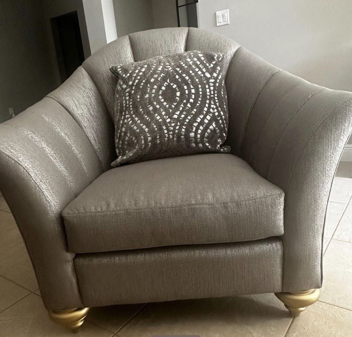 Elegant Accent Chair / Armchair – Neutral Beige with Gold Legs